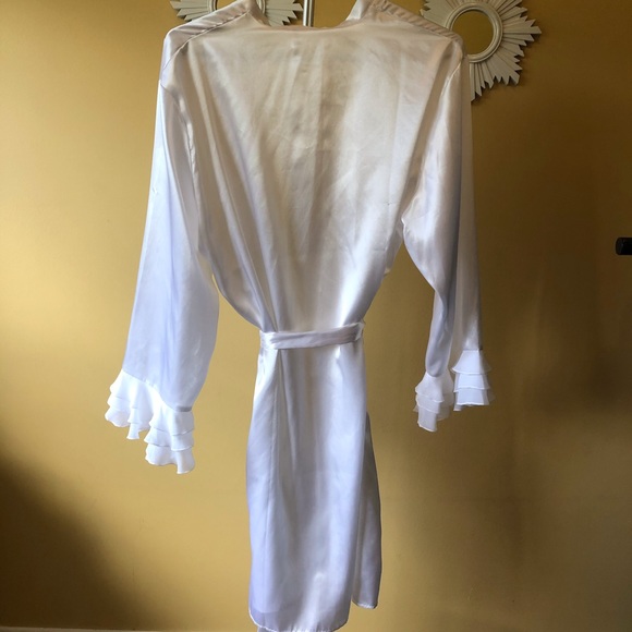 Lounge set white satin new size small - Picture 4 of 5